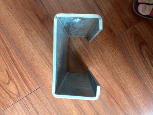 Hot Dip Galvanized U Spacer/Channel Spacer Highway Guardrail Hergestellt von China