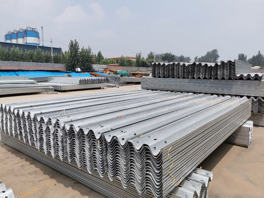 AASHTO M-180 W Beam/Thrie Beam Highway Guardrail Verkehrsschranke für individuelle Bedürfnisse