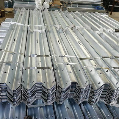 Hot Dip Galvanized Highway Guardrail Verkehrsschranke zur Straßenverkehrskontrolle