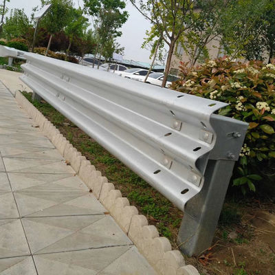 Hot Dip Galvanized Highway Guardrail Verkehrsschranke zur Straßenverkehrskontrolle