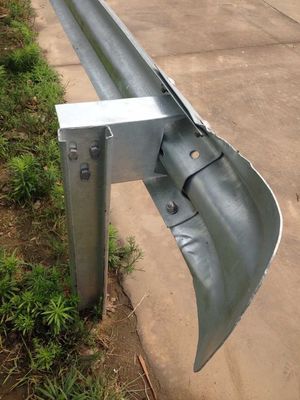 angepasste Größe Fischschwanz End End Galvanized Highway Guardrail End Flügel für die Außensicherheit