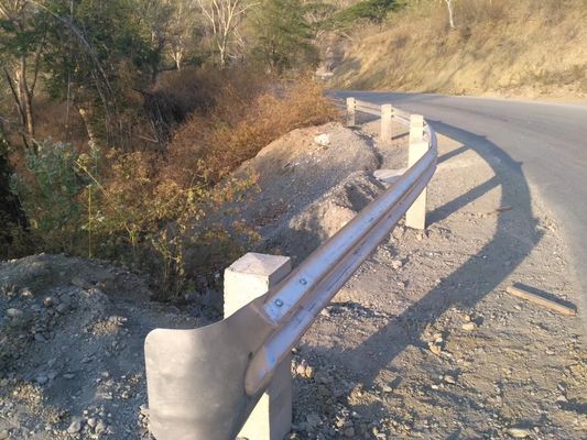 angepasste Größe Fischschwanz End End Galvanized Highway Guardrail End Flügel für die Außensicherheit