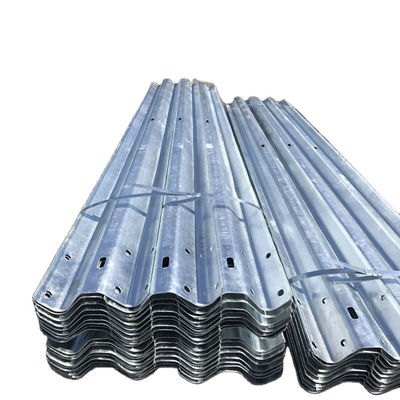 Hot Dip Galvanized M180 Highway Guardrail Verkehrsschranke zum Schutz im Freien