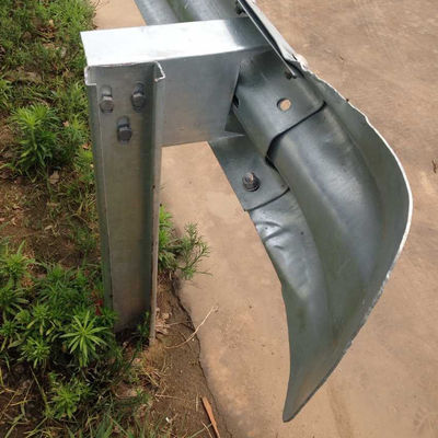 Fischschwanz End Flügel Highway Guardrail Terminal End für maßgeschneiderte Straßenverkehrssicherheitsprodukte
