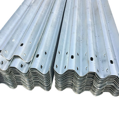 550-600 g/m2 Zinkbeschichtung Galvanisierter Stahl W-Strahl Straßenschutzgelände für AASHTO M-180