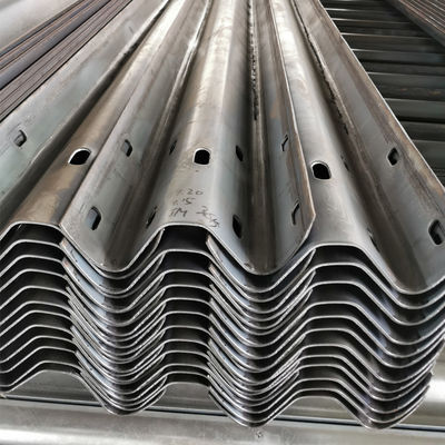 550-600 g/m2 Zinkbeschichtung Galvanisierter Stahl W-Strahl Straßenschutzgelände für AASHTO M-180