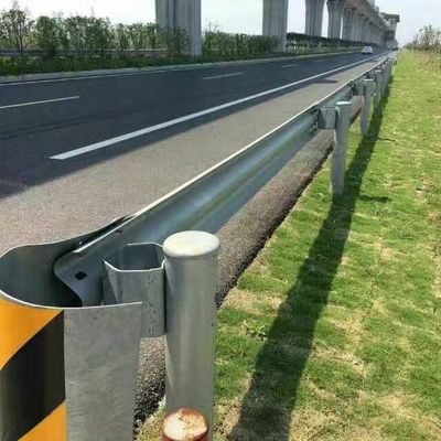 Hot Dip Galvanized R Post und Spacer Steel Guardrail Post für Korrosionsbeständigkeit