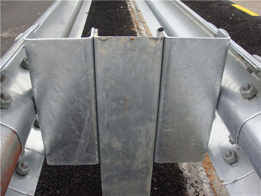 Highway Guardrail U Post und individuell angepasste Spacer Stahl Guardrail Posts für Q235 Q345