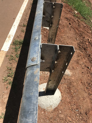 Highway Guardrail U Post und individuell angepasste Spacer Stahl Guardrail Posts für Q235 Q345