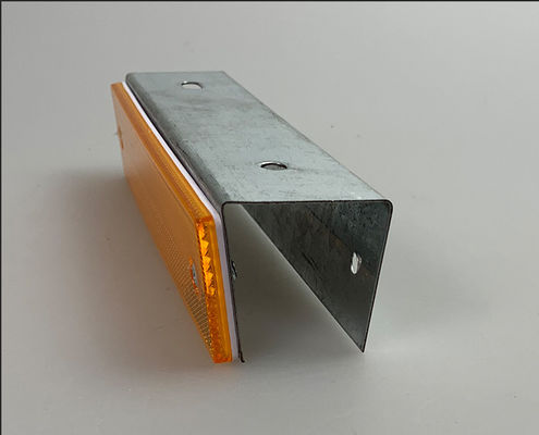EN124 Standard angepasste Farbe Highway Guardrail Kunststoffreflector Abgrenzerreflector
