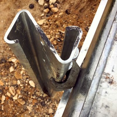 Hot Dip Galvanized Steel Z Post für Highway Guardrail Die perfekte Straßenverkehrssicherheitslösung