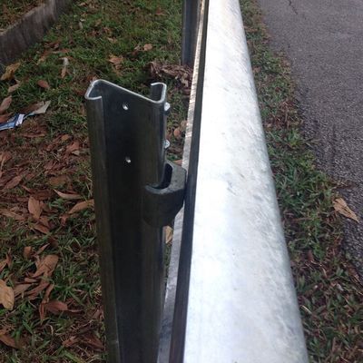 Hot Dip Galvanized Steel Z Post für Highway Guardrail Die perfekte Straßenverkehrssicherheitslösung