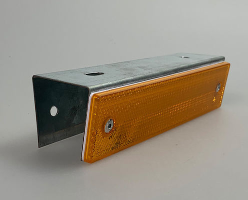 Straßenschutzgeländer mit EN124-Standard und PVC-Material mit Straßenmarkierungsreflektor
