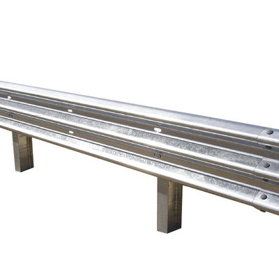 Q235 Q345 Warmtauchgalvanisierte Walzflächen W-Strahl-Schutzgelände für Autobahnen Hergestellt von Certified