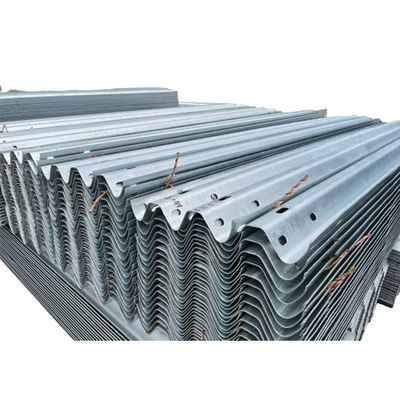 Zinkbeschichtung 550-600g/m2 Galvanisiertes Pulverbeschichtetes Straßengitter zu erschwinglichen Preisen
