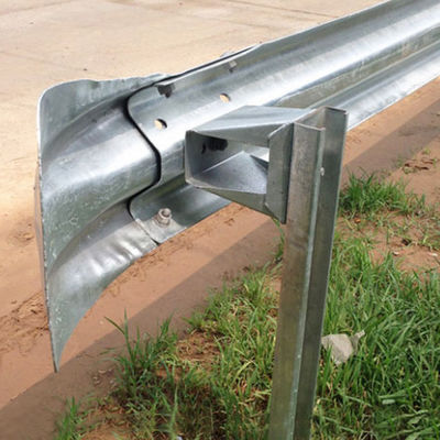 Crowd Control Barrier Zaun Heiß getaucht galvanisiertes Stahl Highway Guardrail Fischschwanz Ende