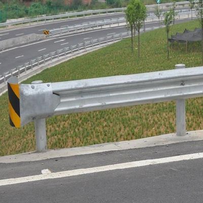 ISO-zertifizierte Verkehrssicherheit Metall-Schutzgelände Rundposten für anpassbare Lösungen