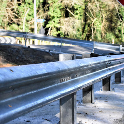 Massenkontrollbarriere Zaun galvanisierte Metallflanschpfosten für dauerhaften Schutz