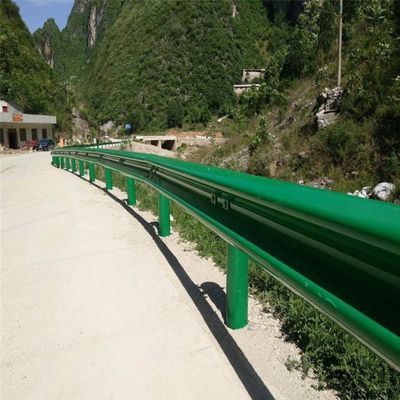 W-Beam Kunststoff-Highway Guardrail Crowd Control Barrier Fence für Kundenanforderungen