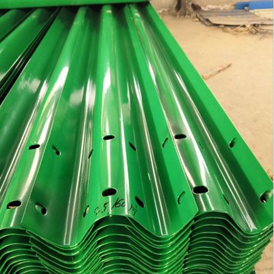 Zubereitende Farbe Q345 Q235 Galvanized Steel Highway Guardrail für die Sicherheit des Straßenverkehrs