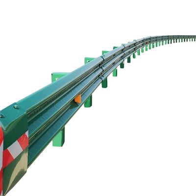 Zubereitende Farbe Q345 Q235 Galvanized Steel Highway Guardrail für die Sicherheit des Straßenverkehrs
