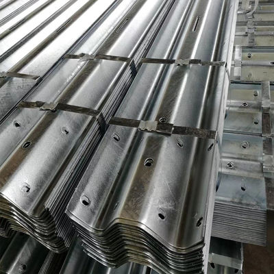 Straßensperre aus gegossener Aluminiumlegierung 2 Biegung W-Strahl-Schutzgelände für dauerhaften Schutz