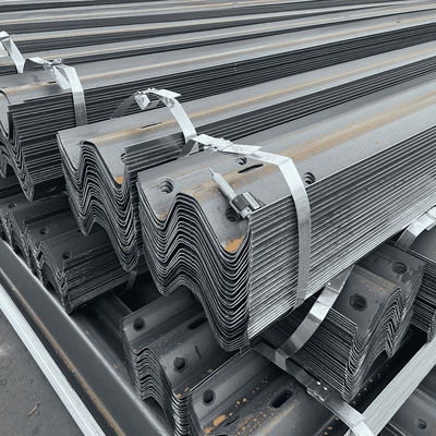 Straßensperre aus gegossener Aluminiumlegierung 2 Biegung W-Strahl-Schutzgelände für dauerhaften Schutz