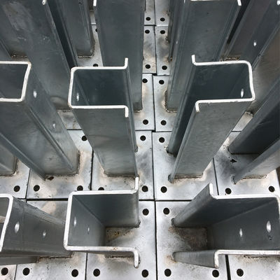 Warmgewalzte galvanisierte Schwerlastzaunpfosten mit individuell angepasster Edelstahlflansche