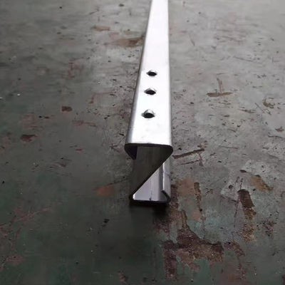 Galvanisierte Verkehrsstraßenschranke aus Stahl Aashto M180 Standard Z Post mit Pulverbeschichtung
