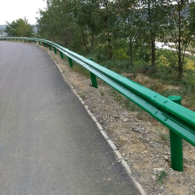 Straßenstraßengrenze mit geschwungener Biege-Schutzgrille