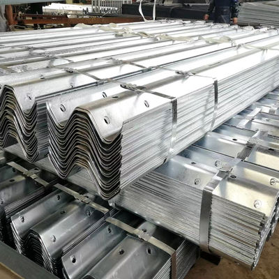 Highway Guardrail Verzinkte Biegung Wellfarbe Q235B Q345B mit CE/BV/ISO-Zertifizierung