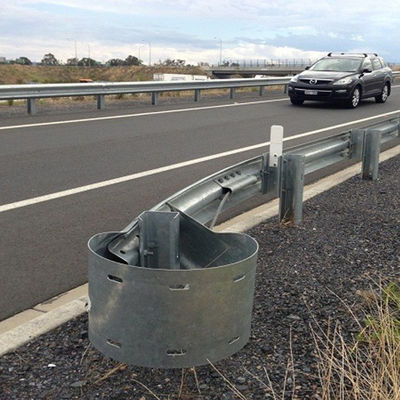 Rundend-Highway-Schranke 550-600g/m2 Zinkbeschichtung und heißverzinkte Technologie