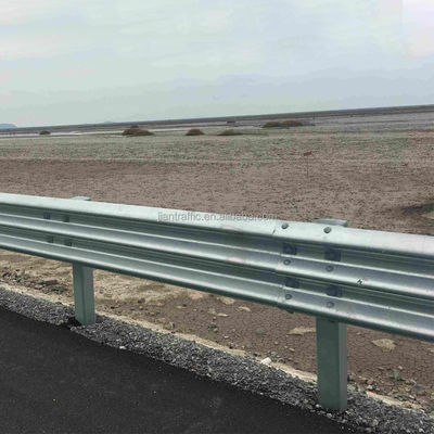 Standard AASHTO M-180 Q235 Q345 Metallzaungitter zur Verhinderung von Verkehrsunfällen