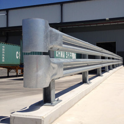 American Standard Highway Guardrail Straßensicherheitsschranke mit Zinkbeschichtung 550-600 g/m2