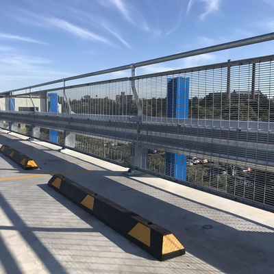 En1317 N1 Stahlzaun Autobahn Schutzrail Verkehrsschranke Zwei Wellenbalken Absturzschranke angepasst