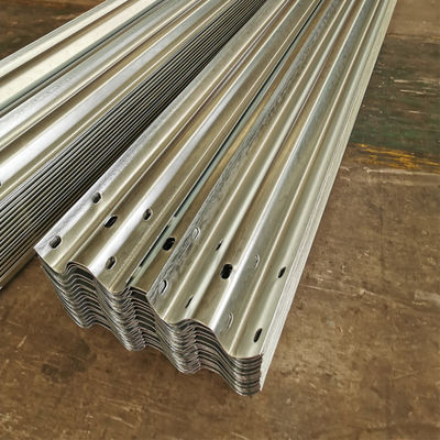 angepasste Q235 Q345 Highway Guardrail Verkehrsschranke für Standard AASHTO M-180