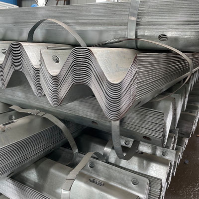 Hot Galvanized Highway Guardrail verwendet für Q235 Q345 Hot Dip Galvanized Technologie