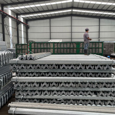 Hot Galvanized Highway Guardrail verwendet für Q235 Q345 Hot Dip Galvanized Technologie