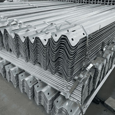 Hot Dip Galvanized Stahl Zaunpfosten für AASHTO M-180 Standard Highway Guardrail