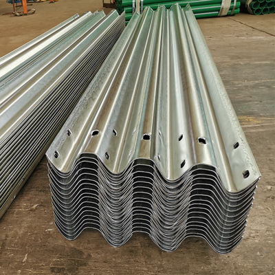 Q345 SJ345R Zinkbeschichtete Straßenschutzbahn für 550G/M2 1,80oz/FT2 Minimum Single-Spot