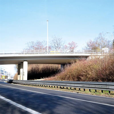 Individuell angepasste W Beam Highway Metal Guardrail mit Stahl SKT Terminal End Exportiert nach den Philippinen