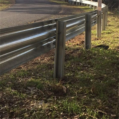 Straßenverkehrssicherheit Galvanized W Beam Guard Rail mit ISO 14001 Zertifikat in den Philippinen