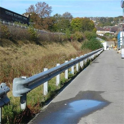 2.67 mm Nenndicke Basismetall-Autobahn-Absturzschutz mit CE/BV/ISO-Zertifikaten