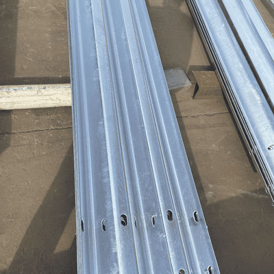 AASHTO M-180 Standard galvanisierter Stahl Walzbalken Straßengitter Systeme Post und Abstand