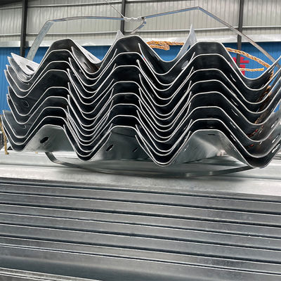 AASHTO M-180 Standard galvanisierter Stahl Walzbalken Straßengitter Systeme Post und Abstand
