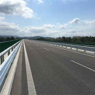 Warmverzinkte und kaltgewalzte Technologie AASHTO M-180 Standard Highway Safety Guardrail
