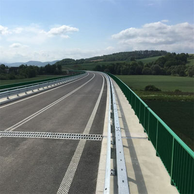 Warmverzinkte und kaltgewalzte Technologie AASHTO M-180 Standard Highway Safety Guardrail