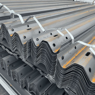 Q345 Strip Steels Pulver beschichtet 3W Thrie Beam Highway Guardrail für AASHTO M-180 Standard