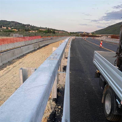 Straßenverkehrssicherheit angepasste Farbe Verkehrssicherung Schiene für angepasste Straßenprojekte
