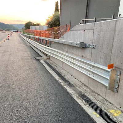 Zinkbeschichtung für die Straßenschutzbarriere mit verbesserten Sicherheitsmerkmalen